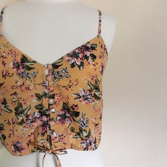 Flynn Skye Tops - ✨HP✨ FLYNN SKYE Floral Crop Cami Tank Top Blouse